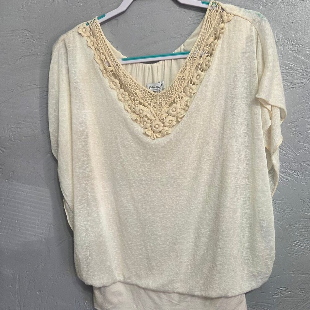 Sabrina Diamantz Woman's White Top with Lace Design around Collar size M